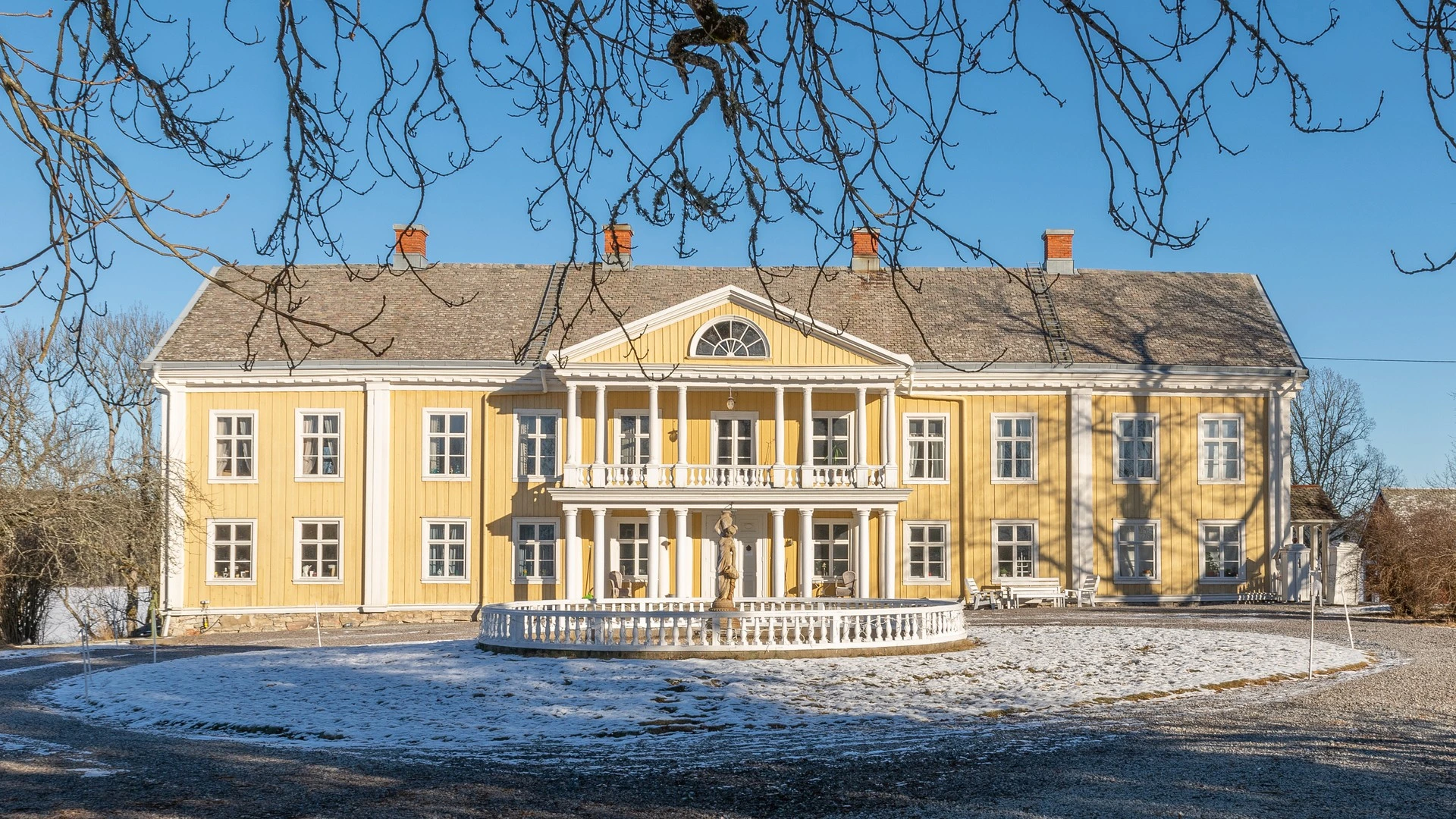 Sölje Herrgård vid Glafsfjorden i kvällsljus